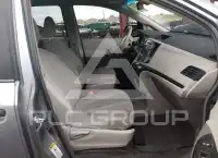 2011 Toyota SIENNA фото