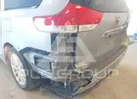 2011 Toyota SIENNA фото