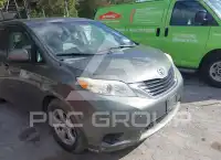 2011 Toyota SIENNA фото