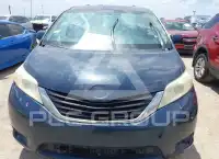 2011 Toyota SIENNA photo