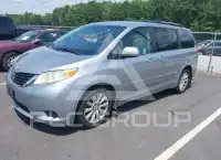2011 Toyota SIENNA фото