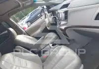 2011 Toyota SIENNA photo