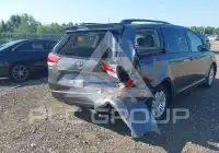 2011 Toyota SIENNA photo