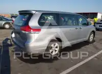 2011 Toyota SIENNA фото