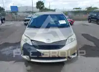 2011 Toyota SIENNA photo
