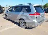 2011 Toyota SIENNA photo