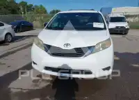 2011 Toyota SIENNA фото