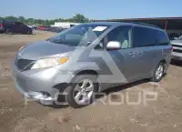2011 Toyota SIENNA фото