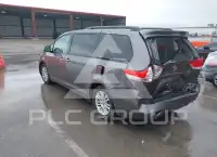 2011 Toyota SIENNA photo