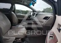 2011 Toyota SIENNA photo