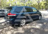 2011 Toyota SIENNA photo