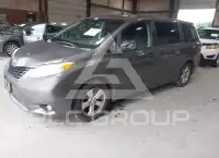 2011 Toyota SIENNA фото
