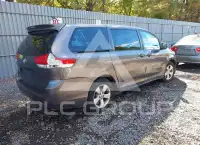 2011 Toyota SIENNA фото