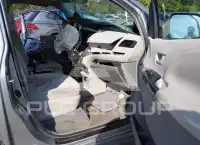 2011 Toyota SIENNA photo