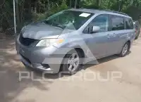 2011 Toyota SIENNA фото