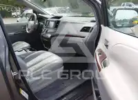 2011 Toyota SIENNA фото