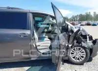 2011 Toyota SIENNA photo