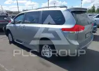 2011 Toyota SIENNA фото