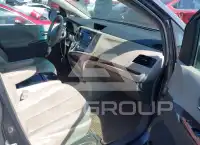 2011 Toyota SIENNA photo