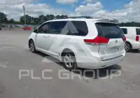 2011 Toyota SIENNA фото