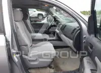 2011 Toyota SEQUOIA фото