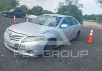 2011 Toyota CAMRY фото