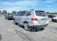 2011 Toyota Highlander фото