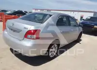 2011 Toyota YARIS фото