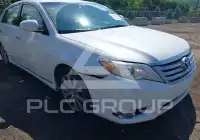 2011 Toyota AVALON photo