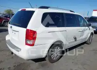 2011 KIA Sedona photo