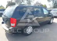 2011 KIA Sedona photo