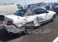 2011 Ford MUSTANG фото