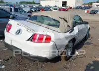 2011 Ford MUSTANG фото