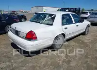 2011 Ford CROWN photo