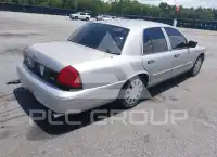 2011 Ford CROWN photo