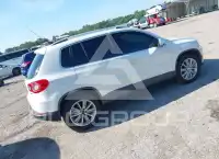 2011 Volkswagen Tiguan photo