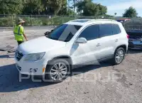2011 Volkswagen Tiguan photo