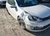 2011 Volkswagen GTI photo