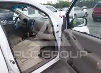 2012 Nissan FRONTIER фото