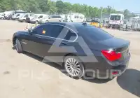 2012 BMW 750 фото