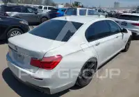2012 BMW 750 фото