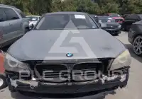 2012 BMW 750 фото