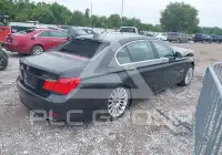 2012 BMW 750 фото