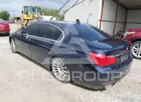 2012 BMW 750 photo