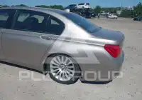 2012 BMW 750 photo