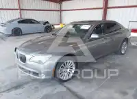 2012 BMW 750 фото