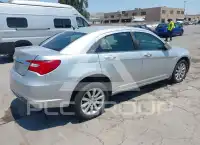 2012 Chrysler 200 photo