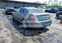 2012 Chrysler 300 фото