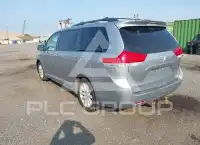 2012 Toyota SIENNA фото