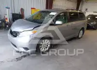 2012 Toyota SIENNA photo